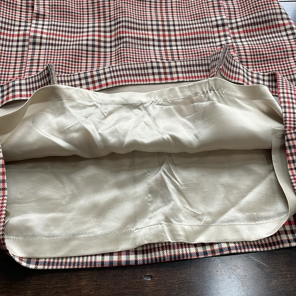 Akris Punto Beige Red Green Plaid Skirt Above knee Size 10 Pleats Designer NWOT - Picture 11 of 14